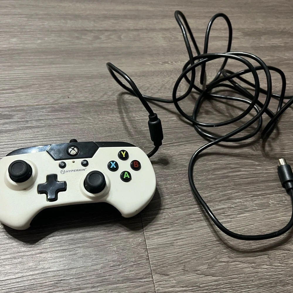 Hyperkin white wired xbox controller 90s style